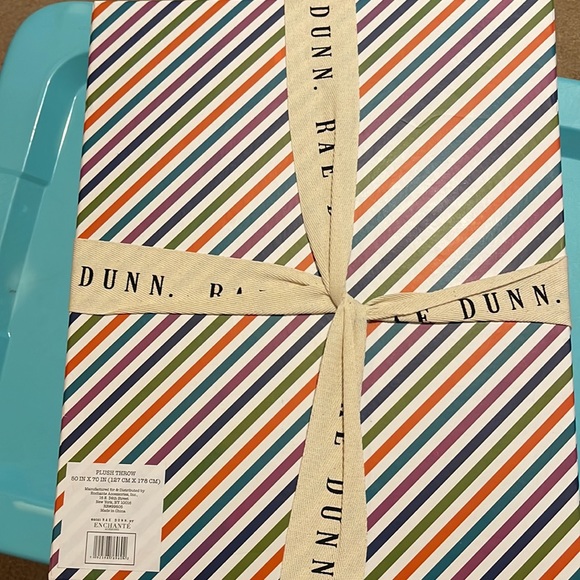 Rae Dunn plush fleece blanket NIB - Picture 3 of 3